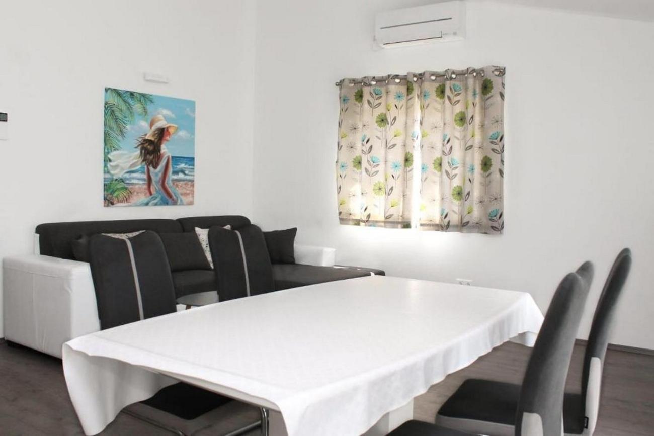 Apartments With A Parking Space Kastel Kambelovac, Kastela - 21372 部屋 写真