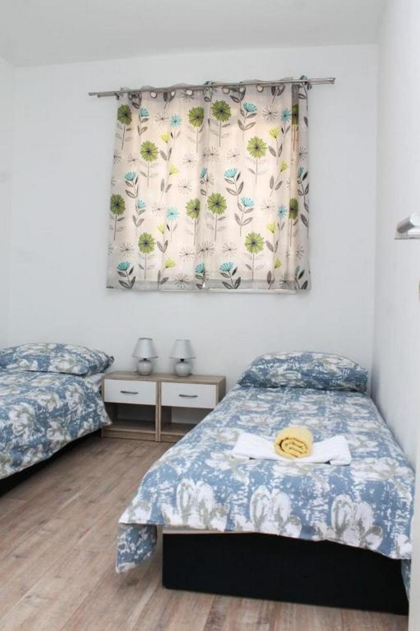 Apartments With A Parking Space Kastel Kambelovac, Kastela - 21372 部屋 写真